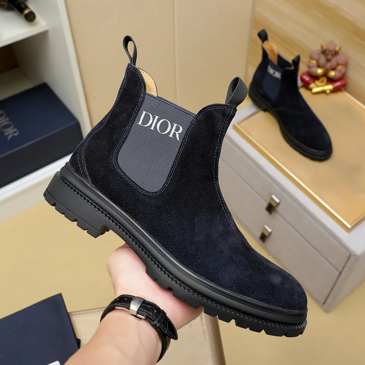 Ex-factory price: 480⌚️⌚️"Dior" Gaobang short boots⚠️⚠️Top purchasing agent🔍🔍Men's 2023HK counters are on sale simultaneously. Sole: The original sole is specially provided by the original factory. The exclusive movable molded sole is super comfortable. The original factory and the single product are handmade🔍🔍. The details determine the quality. We only make shoes with care. You can enter and exit the counter at will. Welcome to compare. 🇮🇹Size: 38-444️⃣Colors available